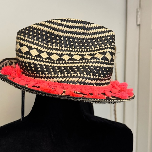 Express black,and tan woven hat with hot pink tassel accent - NWT - One size - Picture 4 of 6
